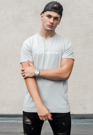 AUDERE T-SHIRT DUST SCRIPT WHITE CHEST LOGO