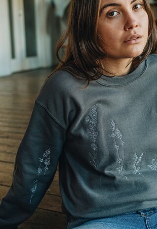 CHARCOAL GREY EMBROIDERED LARGE WILDFLOWER SWEATER