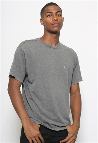 VINTAGE TOMMY HILFIGER T-SHIRT