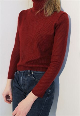 RED WOOL TURTLENECK SWEATER