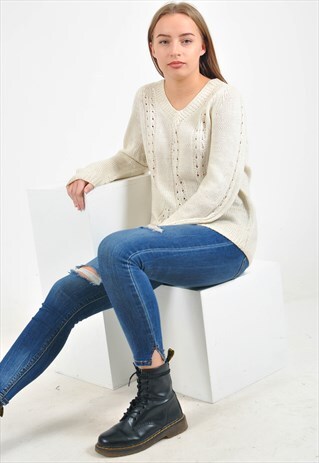 VINTAGE KNITWEAR V NECK JUMPER IN BEIGE