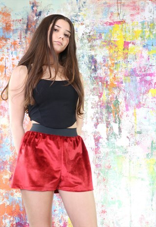 SHORTS IN RED VELVET