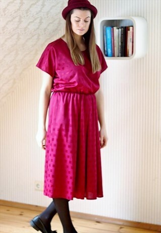 BURGUNDY SHORT SLEEVE DRESS