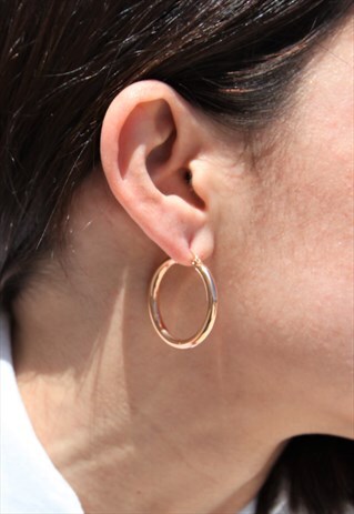 ROSE GOLD STAINLESS STEEL HOOP EARRINGS.