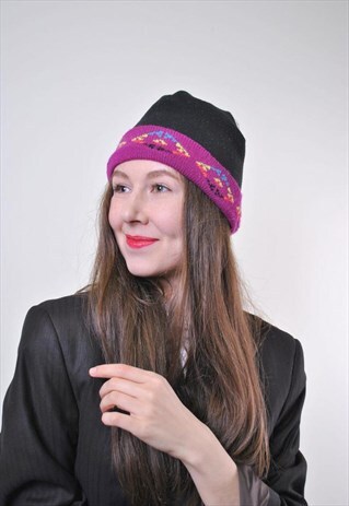 RETRO WINTER BEANIE HAT WITH COLORFUL PRINT
