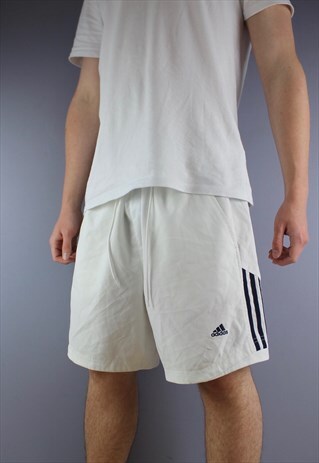 VINTAGE ADIDAS SHORTS IN WHITE WITH POCKETS AND EMBROIDERED