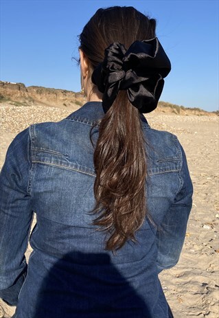 GIANT SATIN HAIR SCRUNCHIE