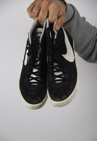 VINTAGE NIKE BLACK SUEDE TRAINERS