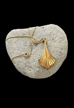 70's Vintage Ladies Gold Metal Shell Pendant Necklace