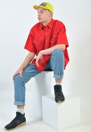 VINTAGE 90S SHIRT IN RED