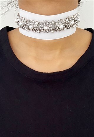 MEDIUM VELVET -WHITE &RHINESTONE PATTERNED WRAP CHOKER-BLACK