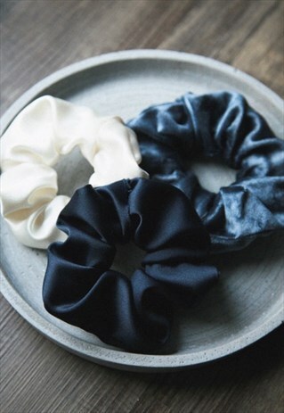 BLUE VELVET SCRUNCHIE STACK