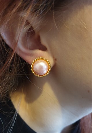 PINK PEARLISED CLIP ON