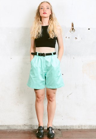 VINTAGE 80S HOLIDAY BERMUDA SHORTS