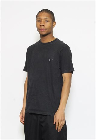 VINTAGE NIKE T SHIRT