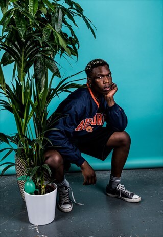 VINTAGE SWEATSHIRT IN NAVY BLUE WITH A V-NECK