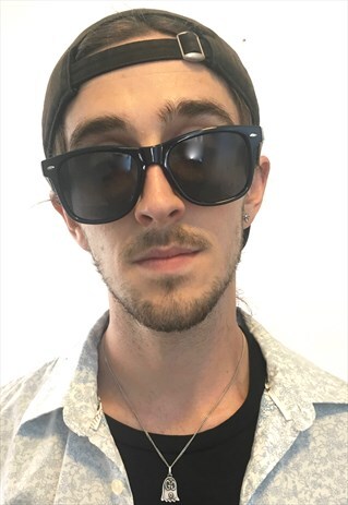 VINTAGE CLASSIC BLACK WAYFARER SHADES