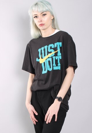 VINTAGE NIKE T-SHIRT