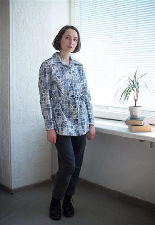 VINTAGE 80'S WHITE/BLUE PATTERNED LONG FIT SHIRT