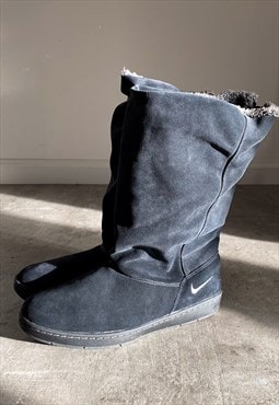 Vintage NIKE suede boots in navy blue