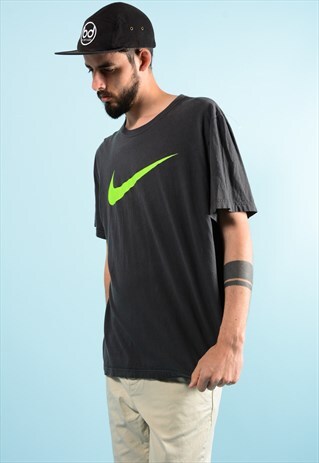 NIKE T-SHIRT