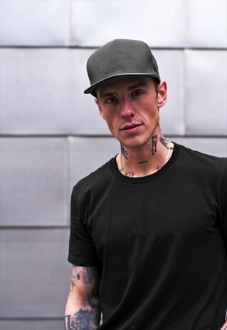 ESSENTIAL PLAIN SNAPBACK BASEBALL CAP - CHARCOAL GREY