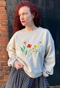 Yolotus Flowers Embroidery Graphic Sweatshirt in Cream