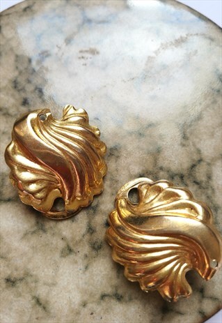 VINTAGE GOLD TONED CLIP-ON STATEMENT SHELL EARRINGS