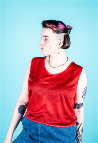 VINTAGE 1990S SPORTS VEST IN RED MESH
