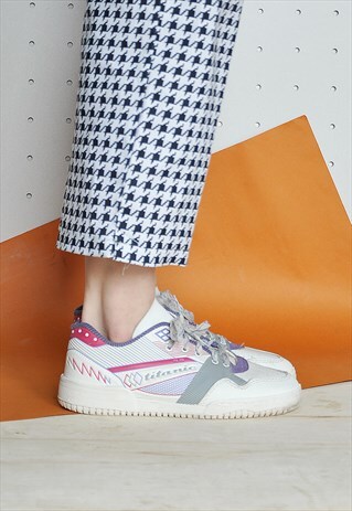 VINTAGE WHITE SNEAKERS CLUB KID
