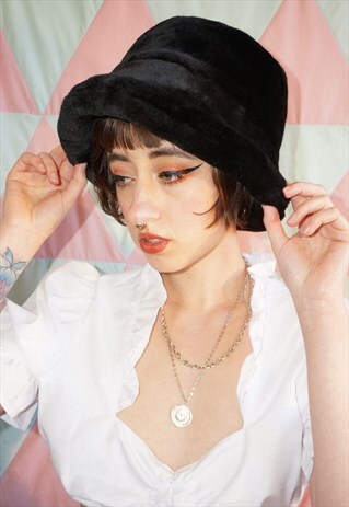 VINTAGE 90S / Y2K BLACK FLUFFY FAUX FUR BUCKET HAT / CLOCHE