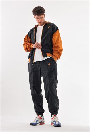 VINTAGE NIKE INTERNATIONAL JACKET AND PANTS 90S BLACK GOLD