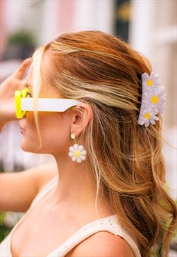 White Glittery Daisy Earrings