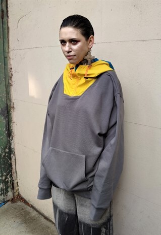 STITCHED REWORDED Y2K HIGH NECK 90S SKIING LOOK BEAM HOODIE