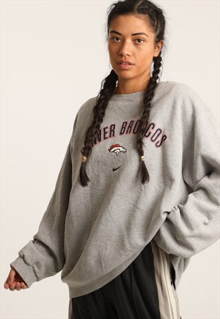 VINTAGE NIKE APPLIQUE SWEATSHIRT