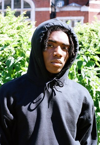 HOODIE IN BLACK WITH WOVEN LABEL DETAIL