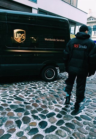 VINTAGE 90S BLACK PADDED WINTER JACKET