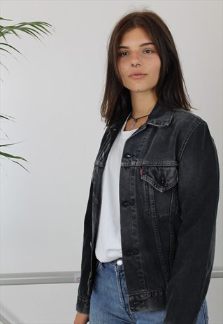 BLACK LEVI'S DENIM JACKET