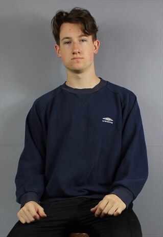 VINTAGE UMBRO SWEATSHIRT IN NAVY BLUE WITH EMBROIDERED LOGO.