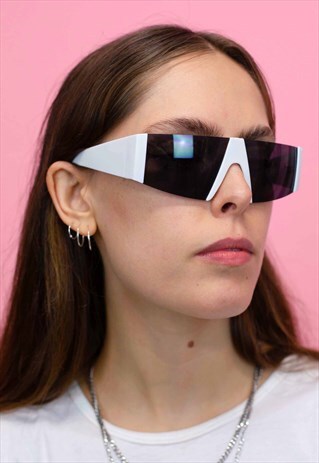 VISOR SUNGLASSES IN WHITE WITH BLACK LENS
