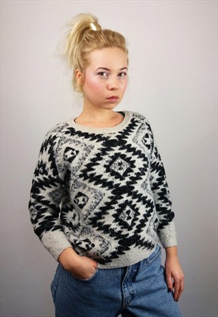 VINTAGE 90'S PATTERENED FLUFFY KNIT CROP JUMPER