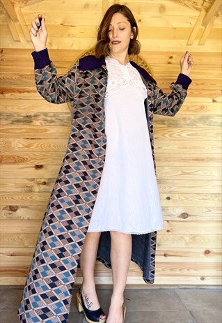 1970'S VINTAGE NAVY, BLUE AND TAN DIAMOND PATTERN ROBE