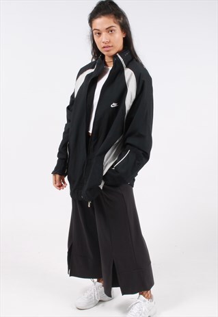 VINTAGE OVERSIZED NIKE LIGHTWEIGHT FESTIVAL JACKET
