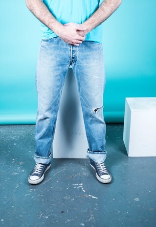 VINTAGE LEVI'S 501 JEANS IN BLUE WITH RIPS