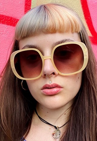 VINTAGE INSPIRED SUNGLASSES BIG SQUARE SHAPE IN CREAM UV400