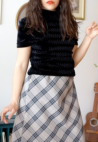 VINTAGE 90S SHORT SLEEVE VELVET STRETCH BLACK TOP