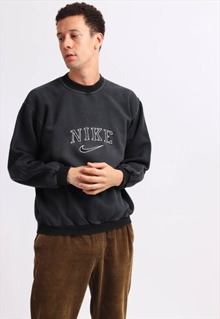 VINTAGE NIKE SWEATSHIRT