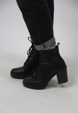VINTAGE BLACK BOOTS
