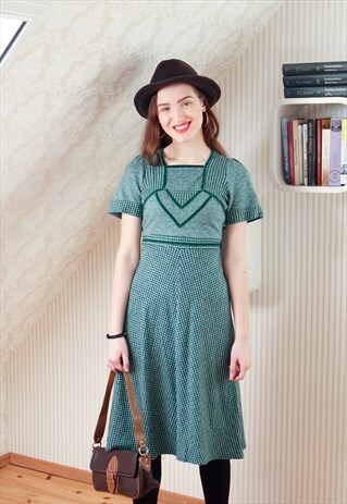 GREEN DOGTOOTH BELTED DRESS