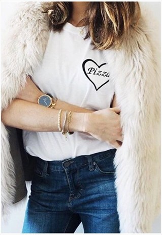EMBROIDERED PIZZA HEART TEE